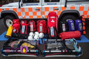 یکی از کارهایی که آتش نشانان انجام می‌دهند امداد و نجات است. البته به غیر از آتش نشانان مراکز دیگر امدادی هم مانند هلال احمر وجود دارند. در هر صورت برای انجام عملیات امداد و نجات نیاز به تجهیزات امداد و نجات دارید. خیلی از وسایل امداد و نجات در بخش‌های مختلف ایمنی هم استفاده می‌شوند. در بخش‌های مختلف ساخت و ساز یا صنعت نیاز به تجهیزات امداد و نجات است. ابزار نیروی امدادی می‌توانند در شرایط خاص به کمک کارکنان و کارگران این بخش‌ها بیایند.